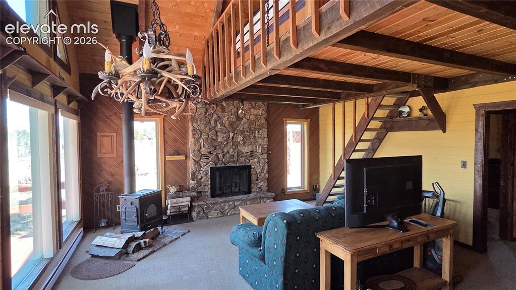Image 17 of 46: Living Room