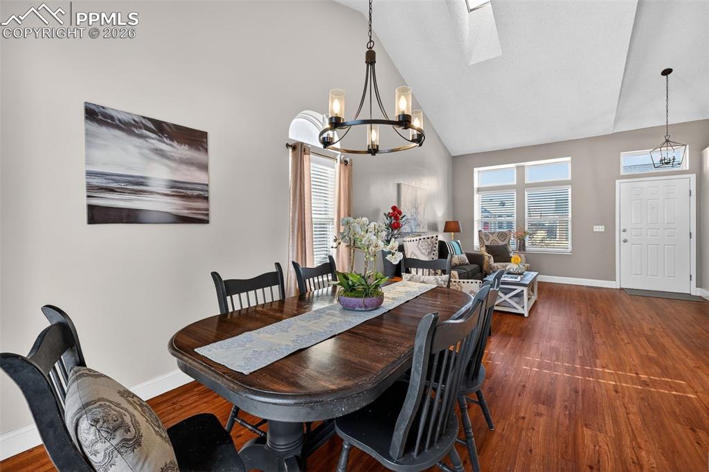 Image 10 of 32: Dining Area