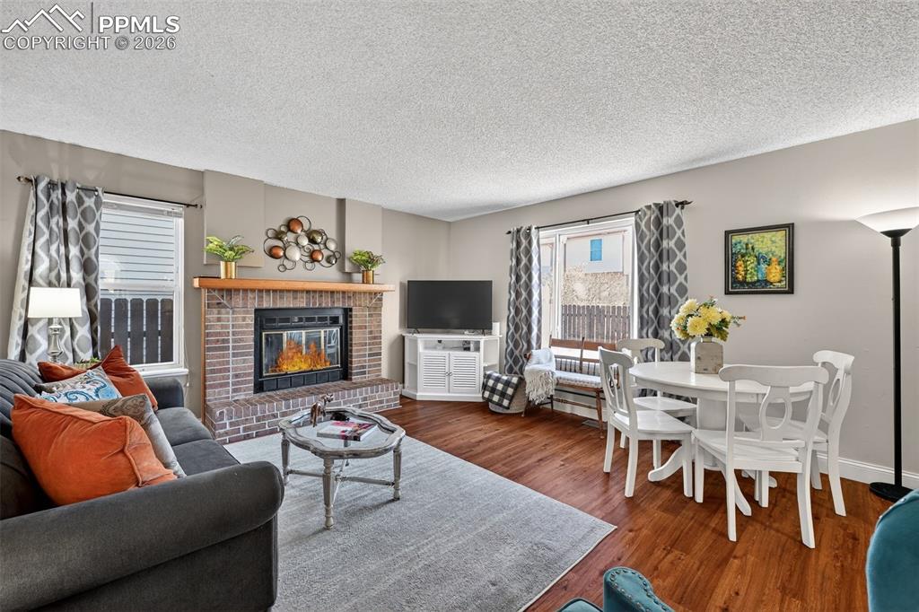 Image 2 of 32: Living Room