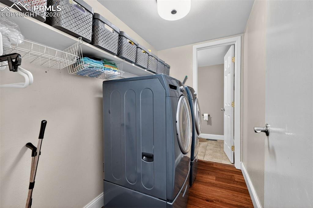 Image 23 of 32: Laundry