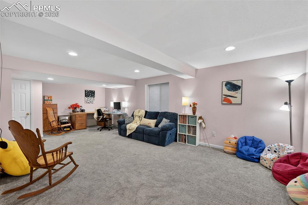 Image 25 of 32: Living Room