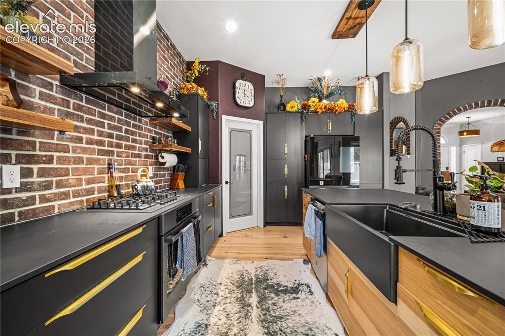 Image 14 of 50: Vaulted ceiling, ceiling fan, wide plank wood-finish flooring, built-in win