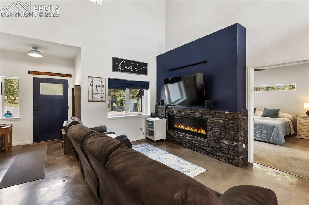 Image 4 of 37: Living Room