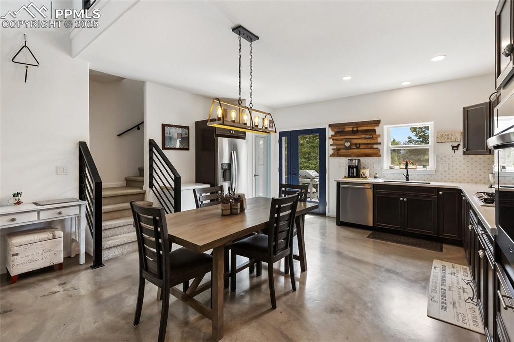 Image 8 of 37: Dining Area