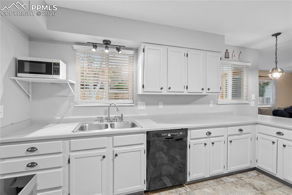 Image 13 of 35: Kitchen