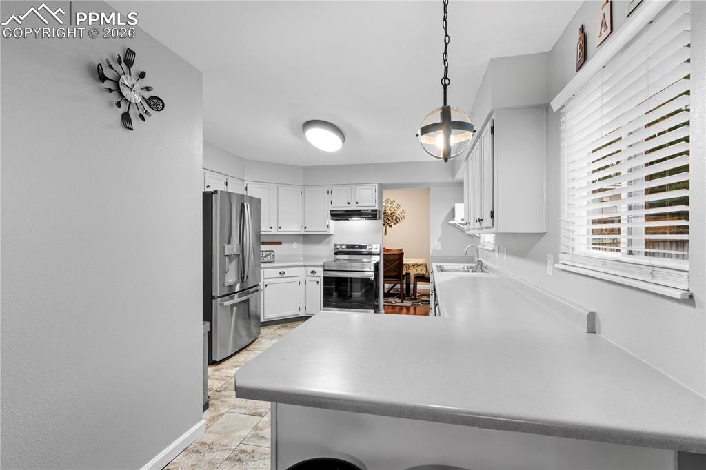 Image 14 of 35: Kitchen