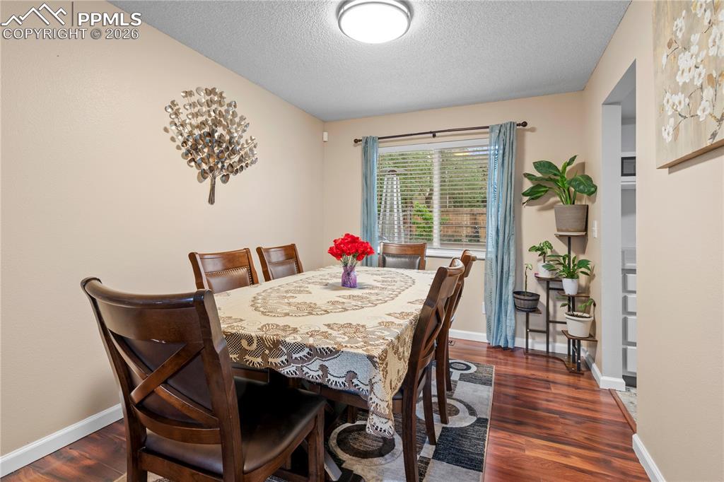 Image 15 of 35: Dining Area