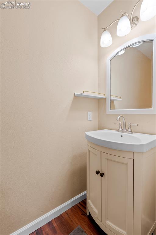 Image 19 of 35: Bathroom