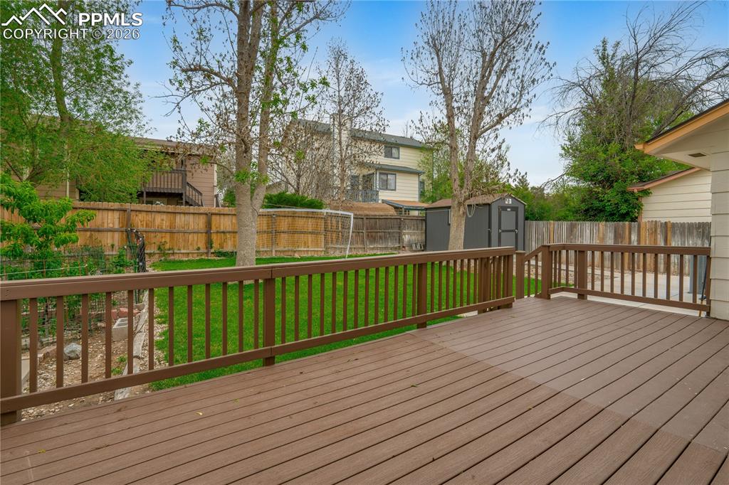 Image 9 of 35: Deck