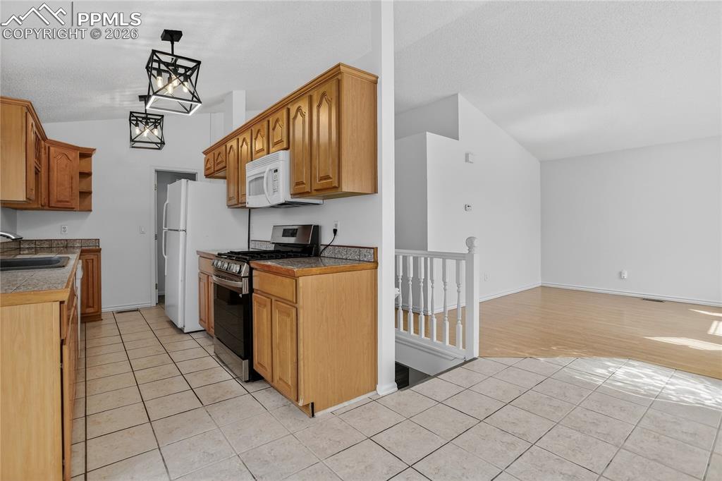 Image 5 of 17: Great natural lighting