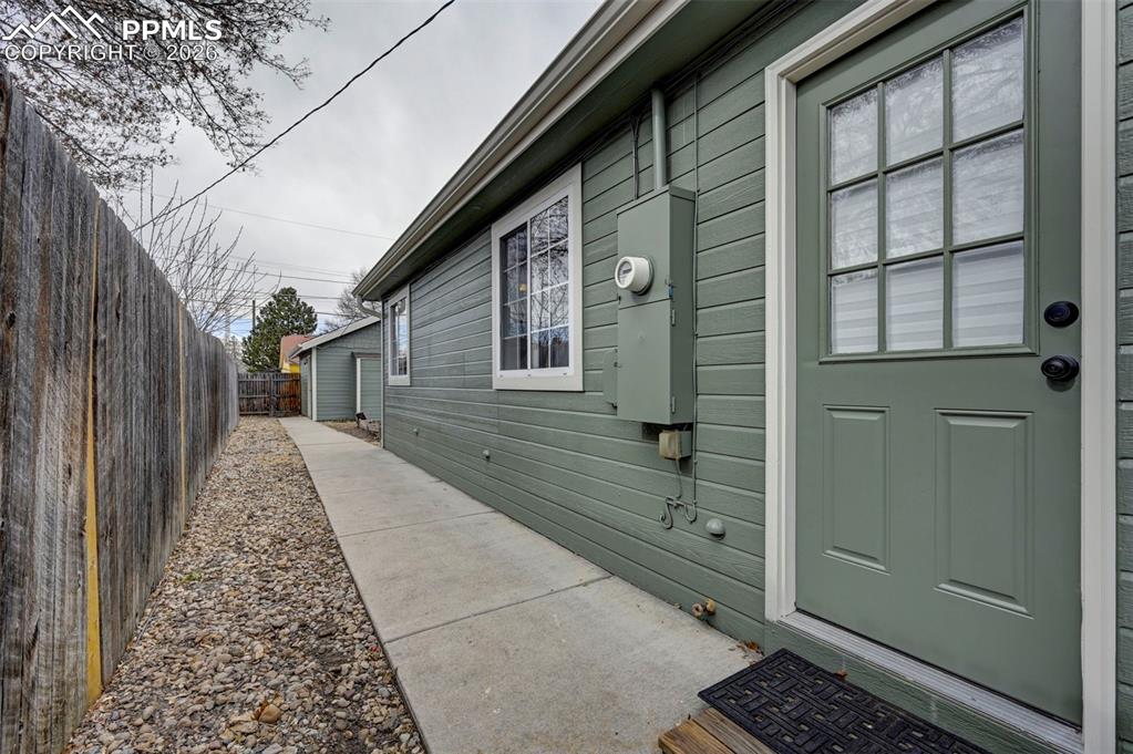 Image 15 of 32: Side Yard