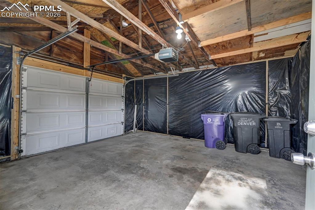 Image 17 of 32: Oversized 1 Car Garage