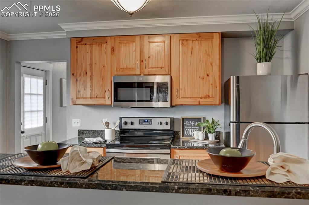 Image 6 of 32: Breakfast Bar