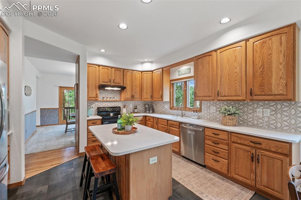 Image 17 of 37: Kitchen