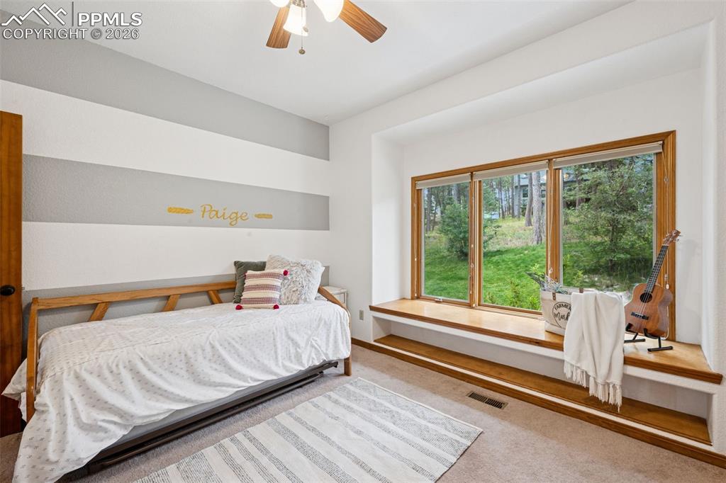 Image 27 of 37: Bedroom