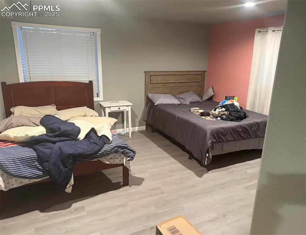 Image 6 of 9: Bedroom