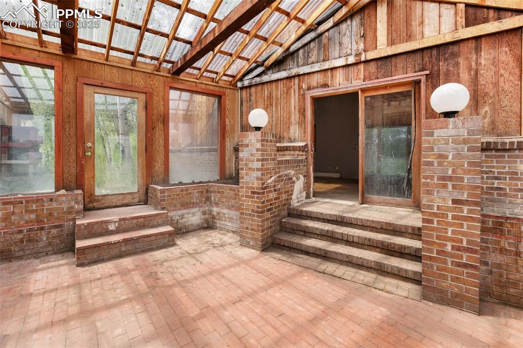 Image 3 of 36: Entrance to property