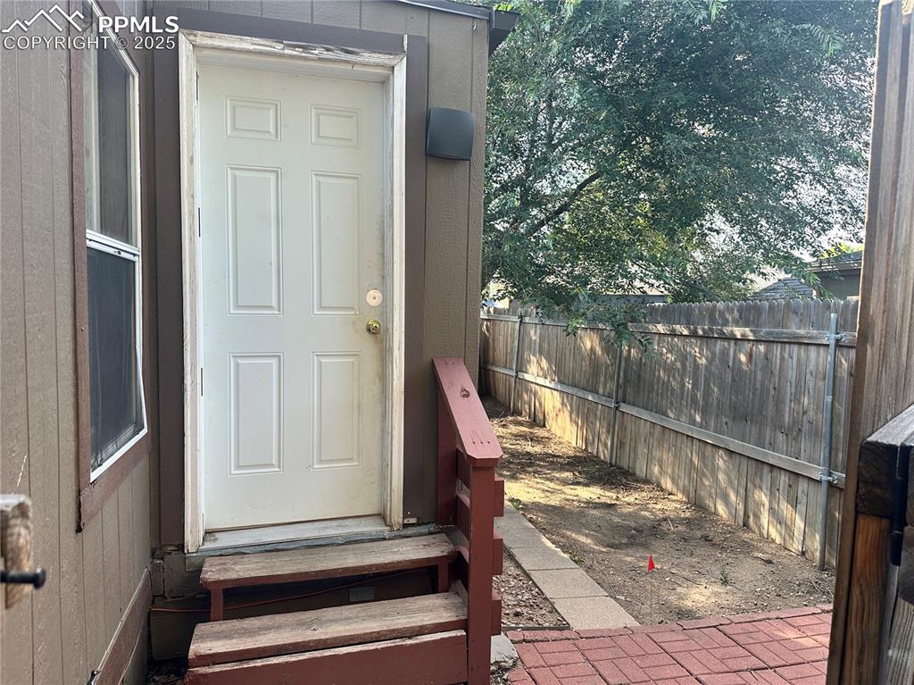 Image 12 of 22: Entry