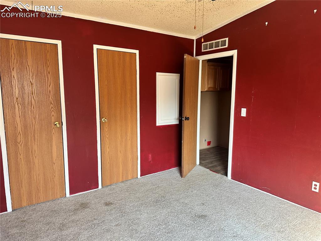 Image 17 of 22: Bedroom