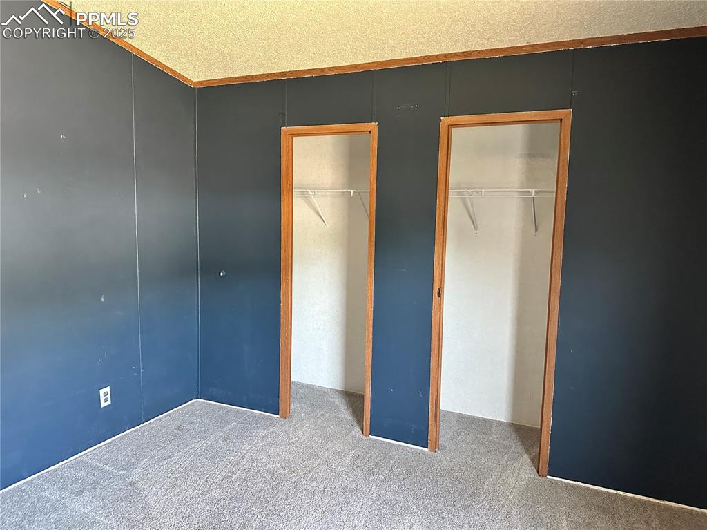 Image 19 of 22: Bedroom