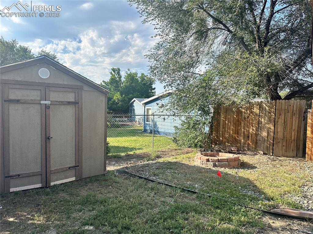 Image 22 of 22: Yard