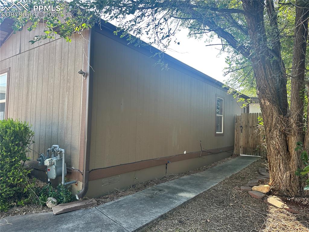 Image 4 of 22: Back of Structure