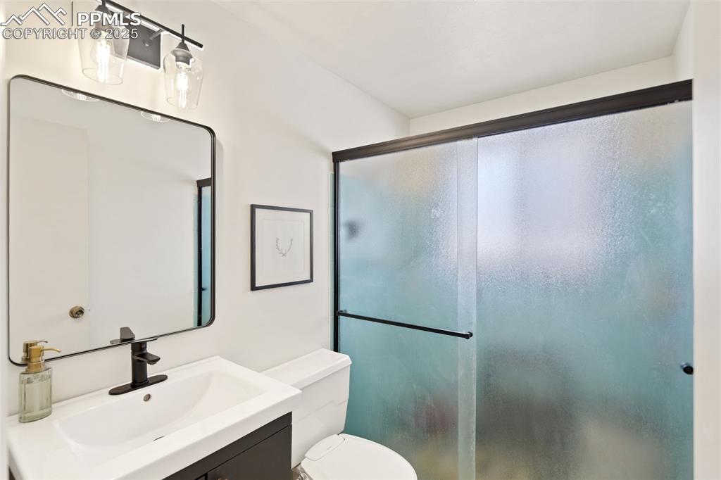 Image 15 of 50: Bathroom