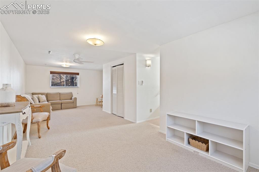 Image 21 of 50: Living Room