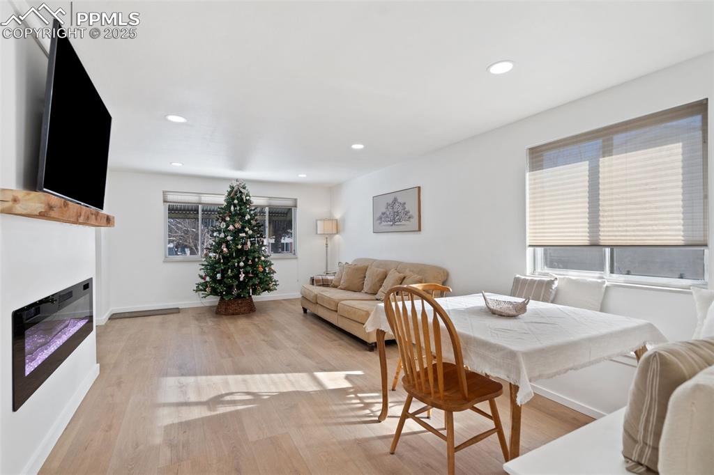 Image 24 of 50: Dining Area