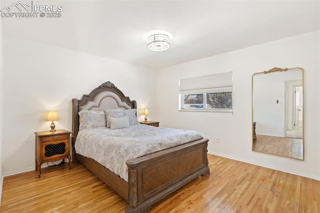 Image 44 of 50: Bedroom