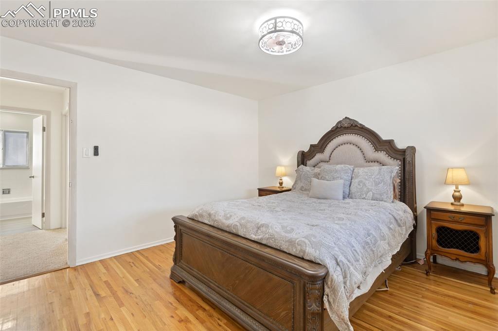 Image 45 of 50: Bedroom