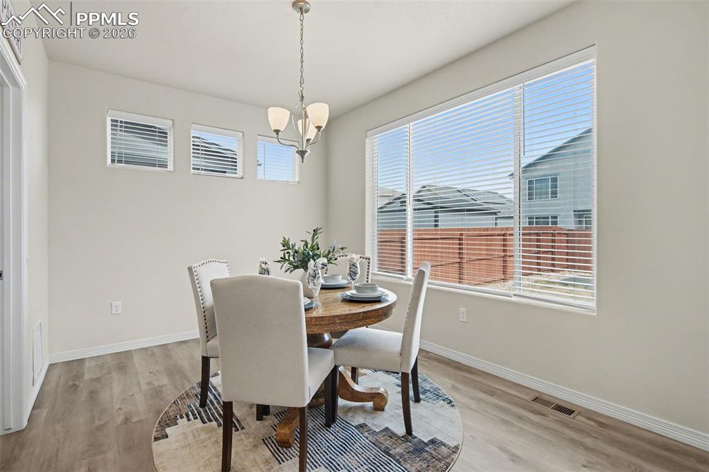 Image 16 of 38: Dining Area