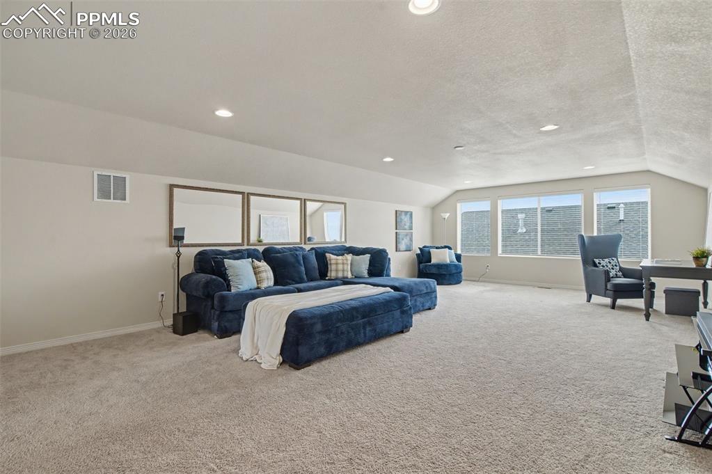 Image 25 of 38: Bedroom