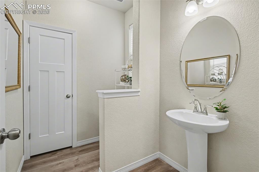 Image 34 of 38: Bathroom