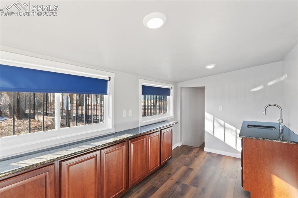 Image 11 of 21: Kitchen