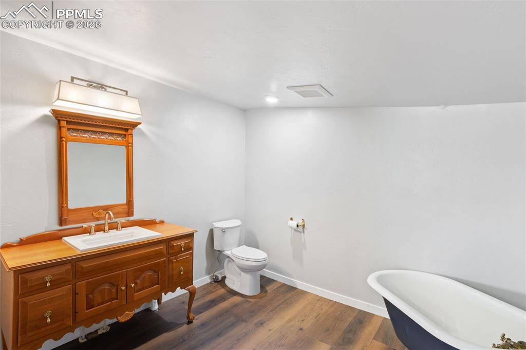 Image 12 of 21: Bathroom