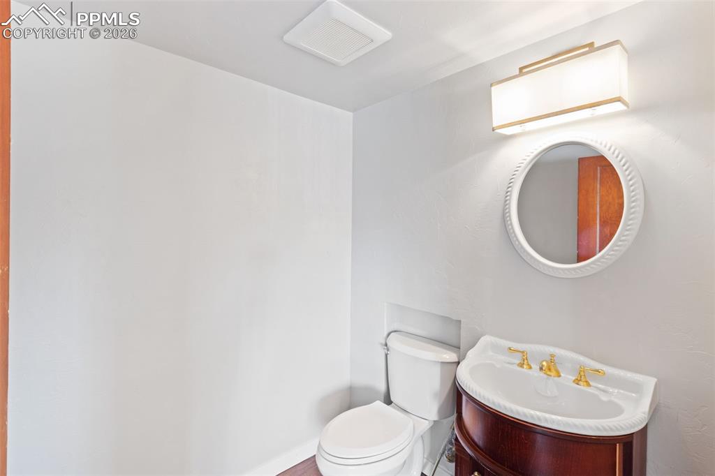 Image 15 of 21: Bathroom