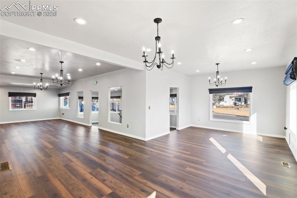 Image 4 of 21: Office