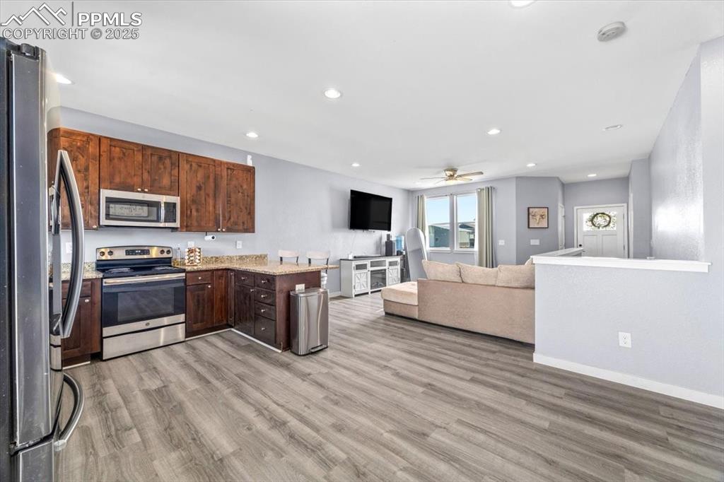 Image 12 of 31: Kitchen