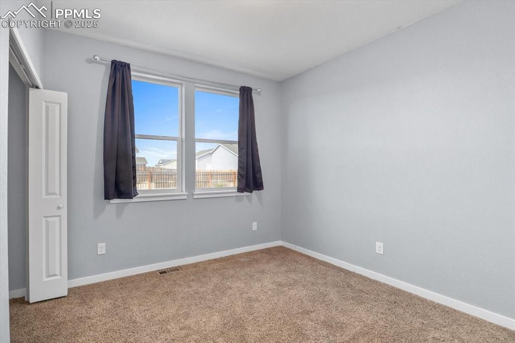 Image 16 of 31: Bedroom