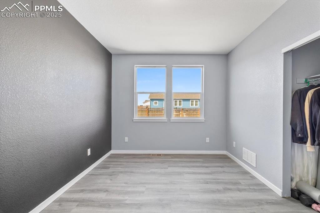 Image 18 of 31: Bedroom