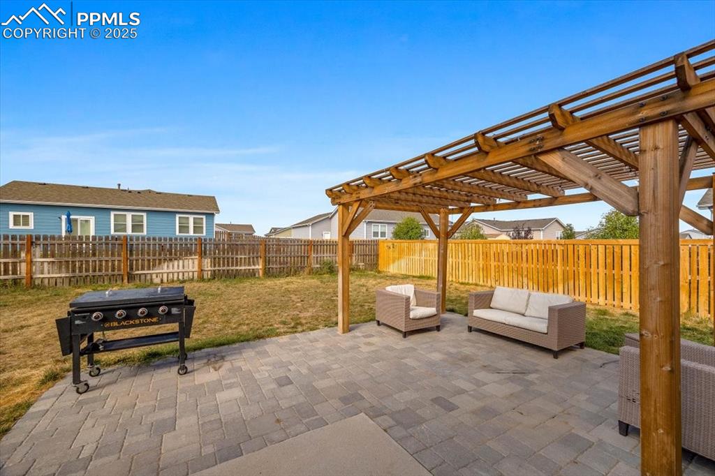 Image 26 of 31: Patio