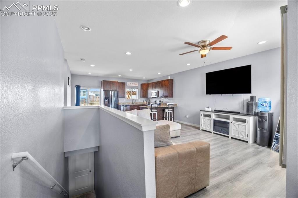 Image 4 of 31: Living Room