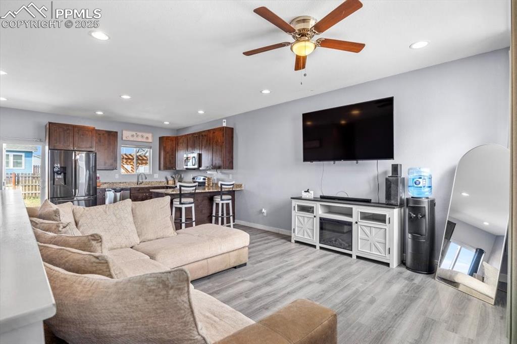 Image 5 of 31: Living Room