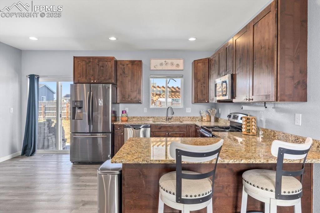 Image 9 of 31: Kitchen