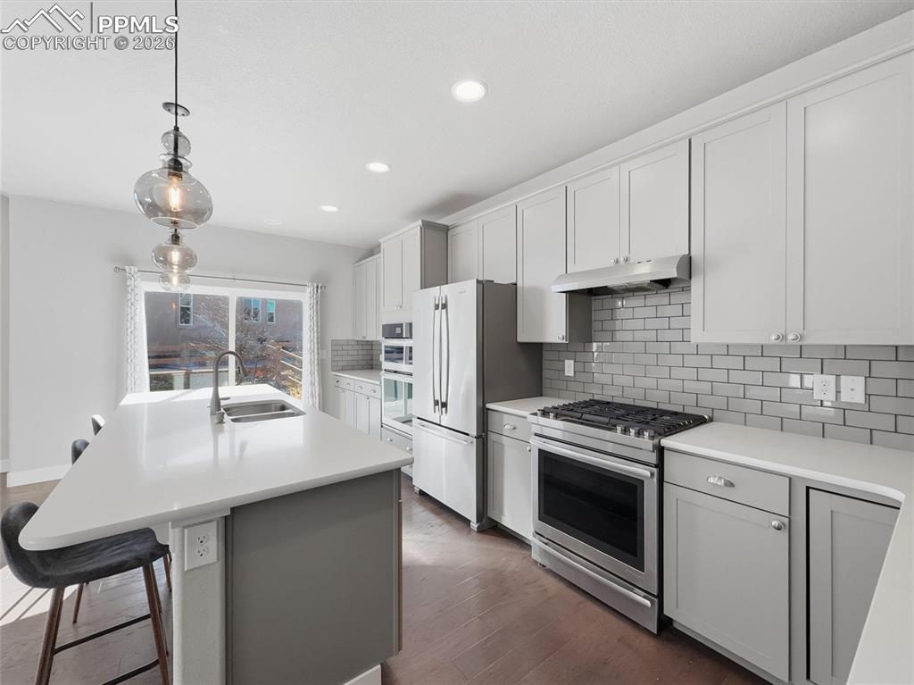 Image 10 of 49: Kitchen