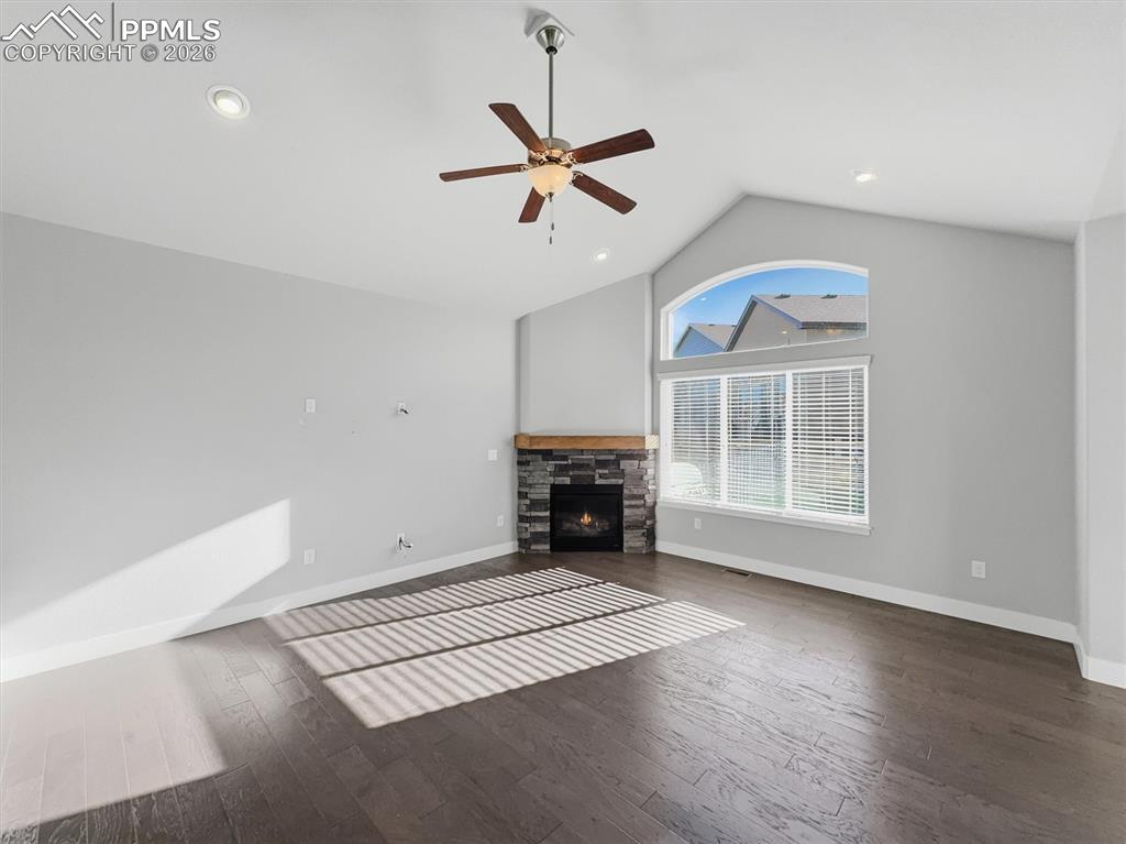 Image 15 of 49: Living Room