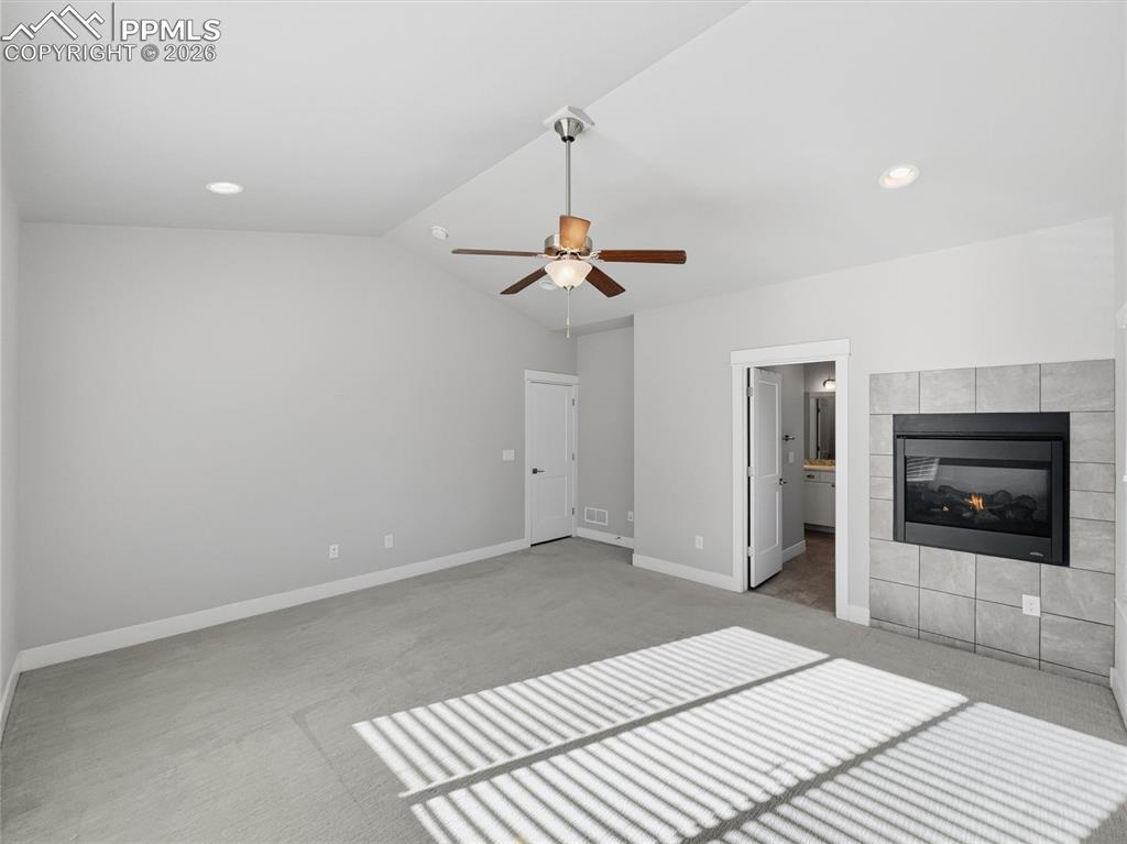 Image 19 of 49: Bedroom