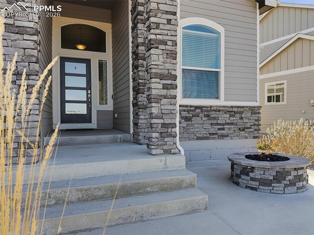 Image 3 of 49: Entry