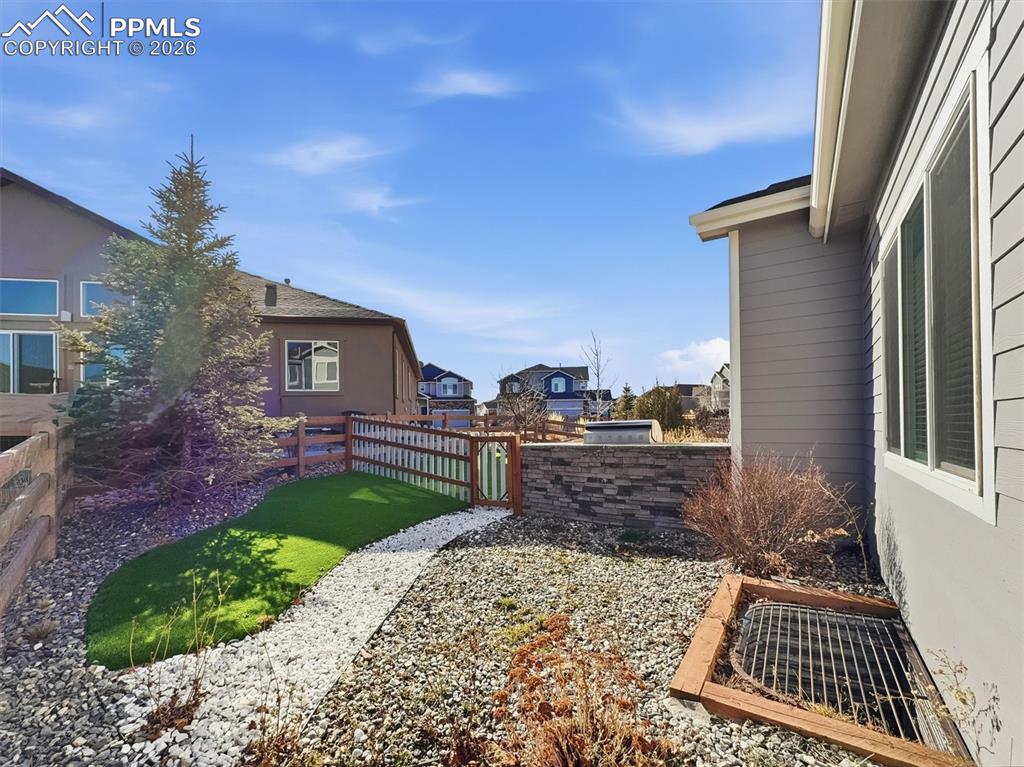 Image 42 of 49: Yard